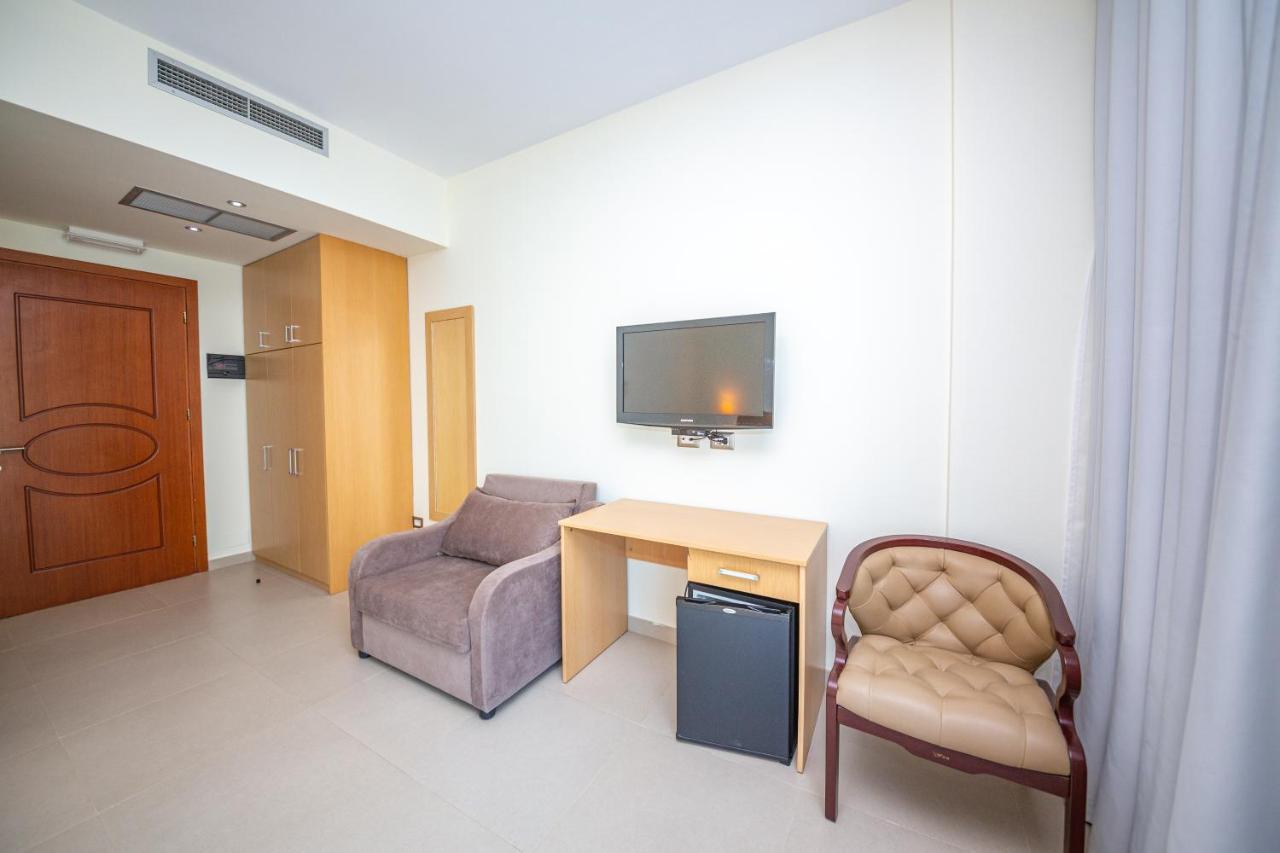 Hotel Borshi Bagian luar foto