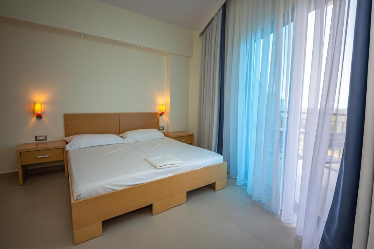Hotel Borshi Bagian luar foto