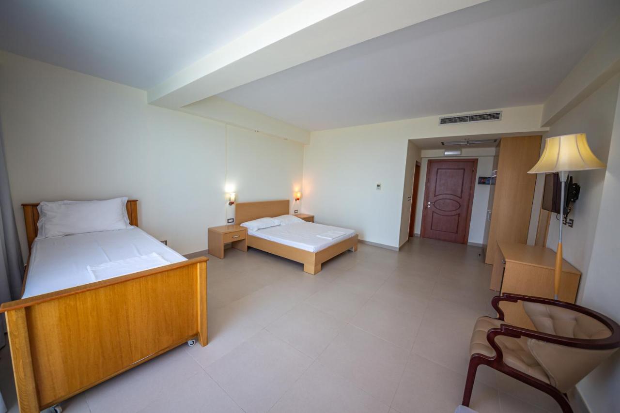 Hotel Borshi Bagian luar foto