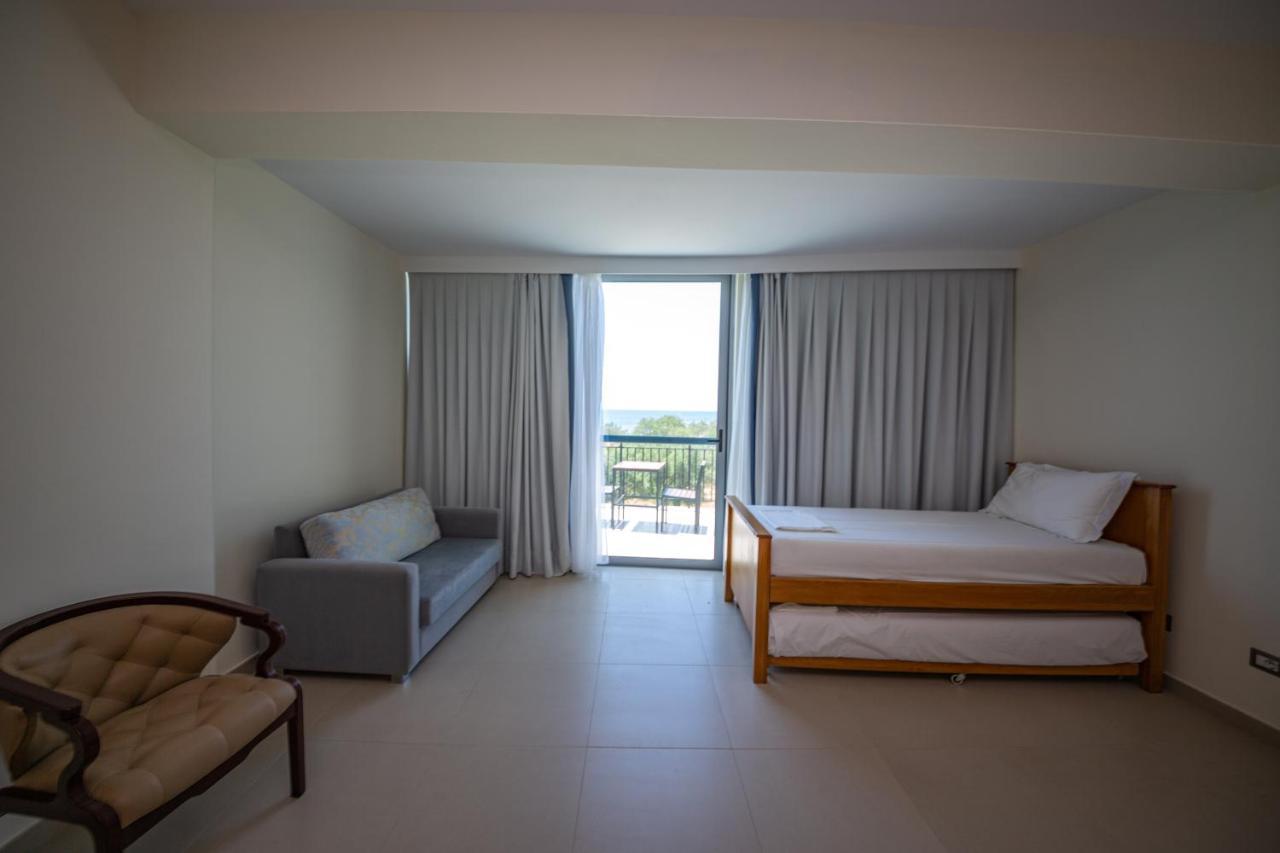 Hotel Borshi Bagian luar foto