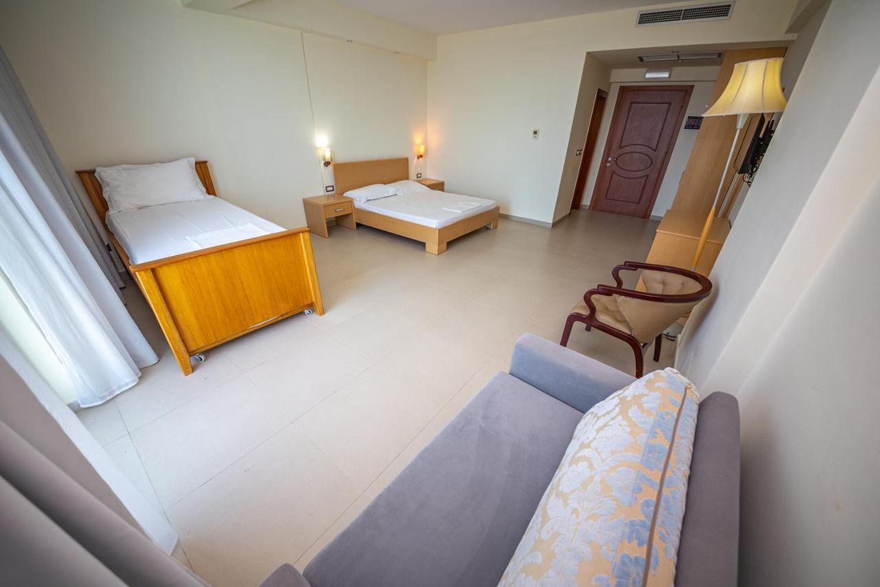 Hotel Borshi Bagian luar foto