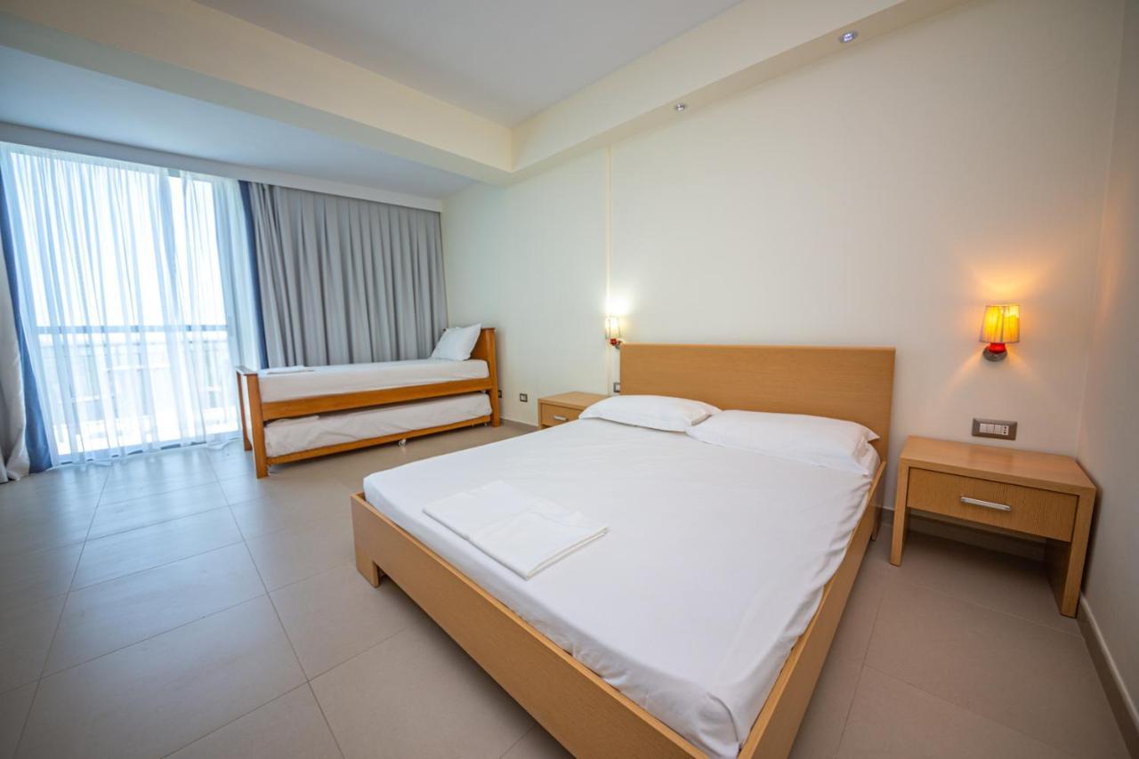 Hotel Borshi Bagian luar foto