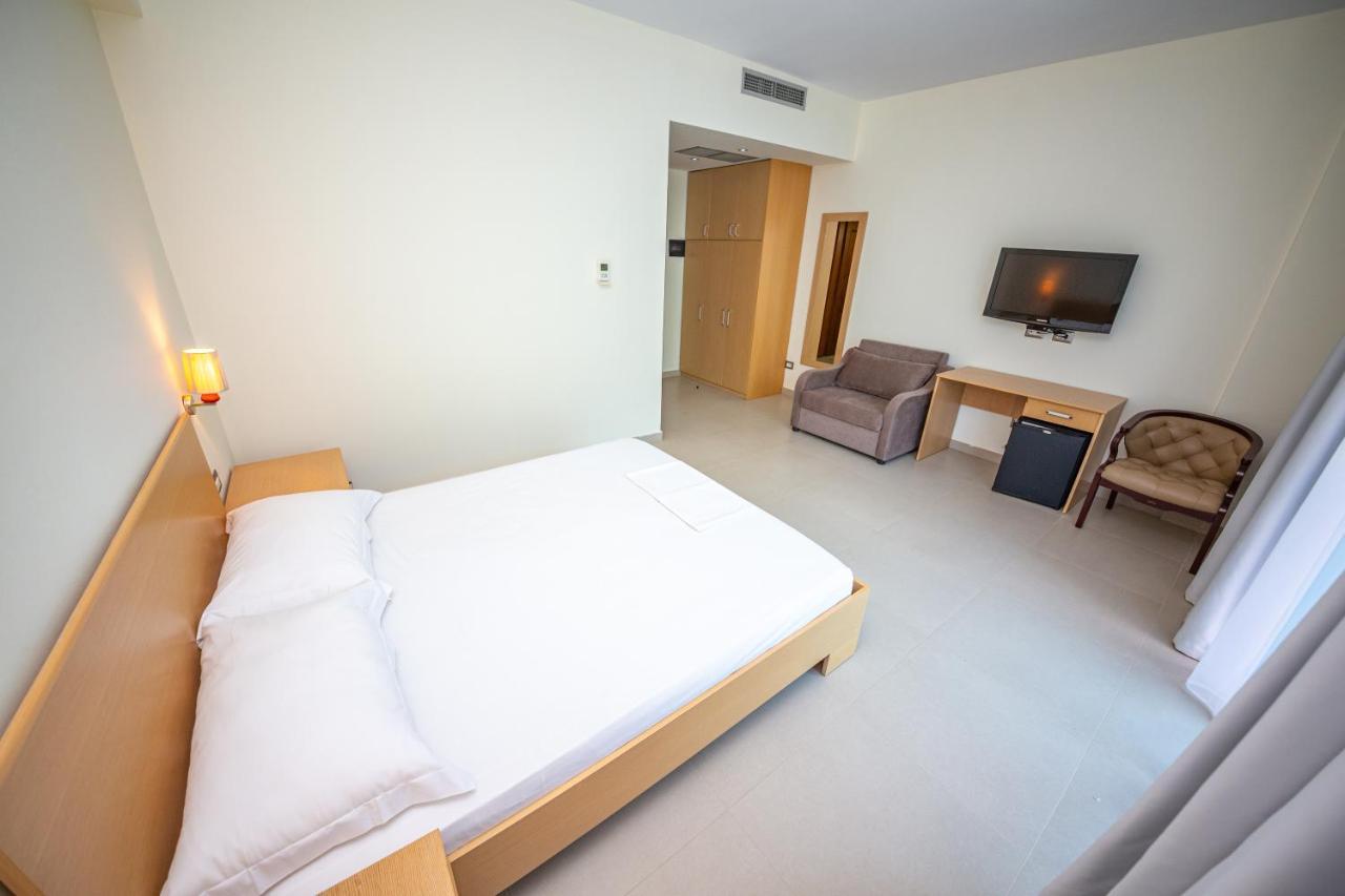Hotel Borshi Bagian luar foto