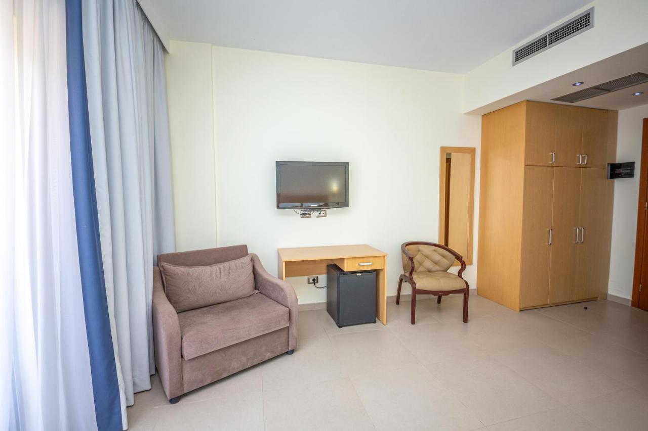 Hotel Borshi Bagian luar foto