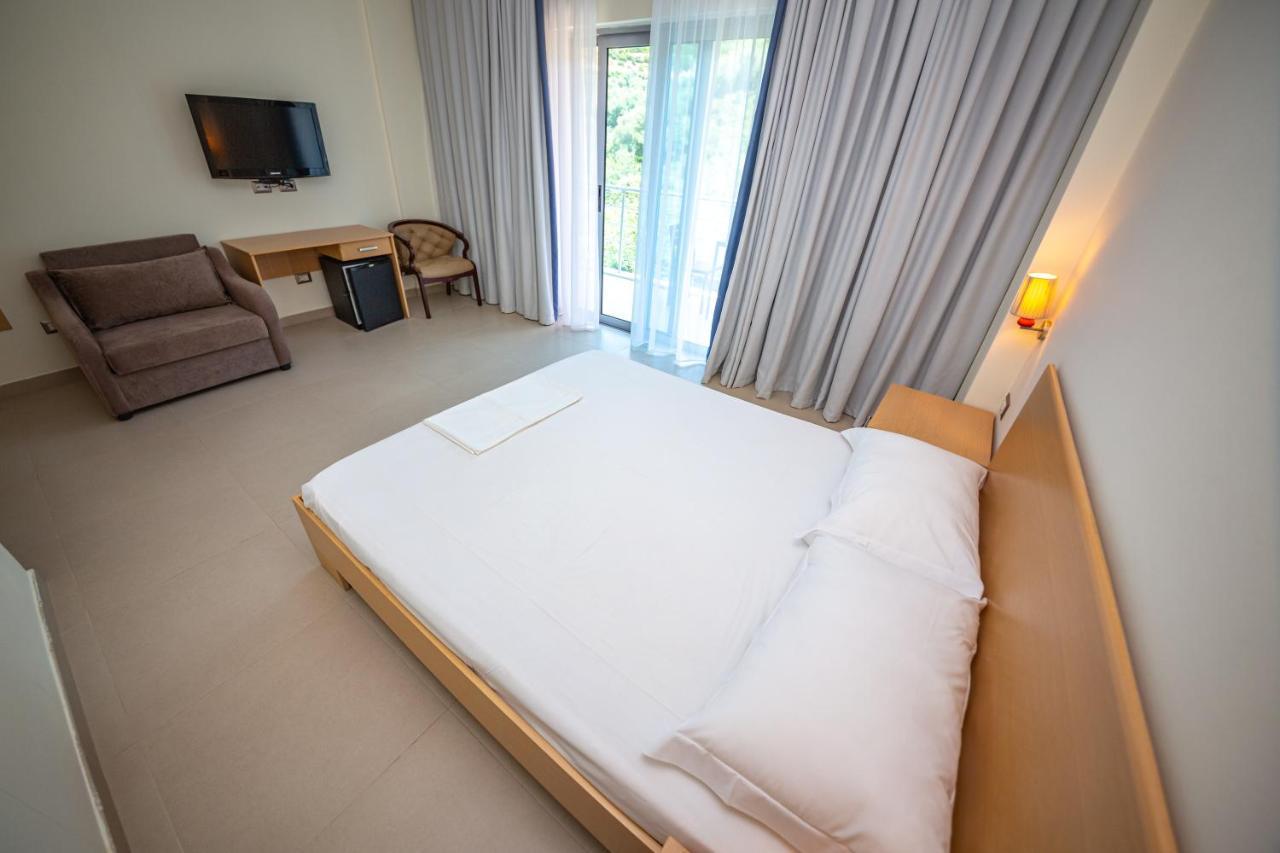 Hotel Borshi Bagian luar foto