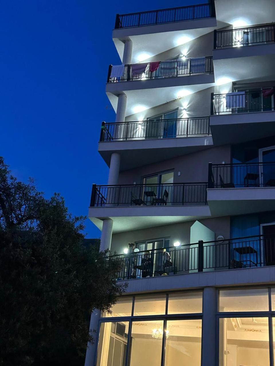Hotel Borshi Bagian luar foto