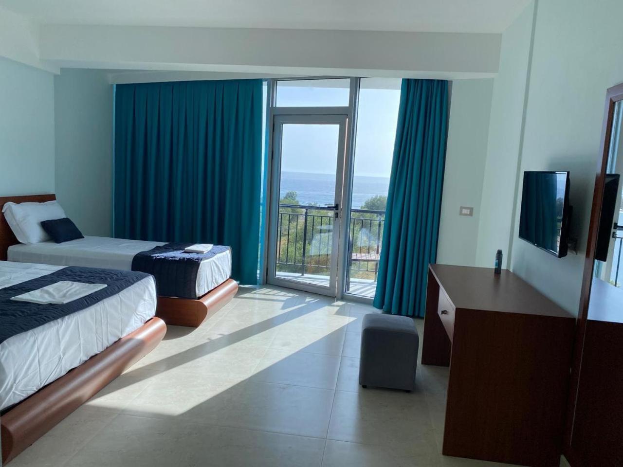 Hotel Borshi Bagian luar foto