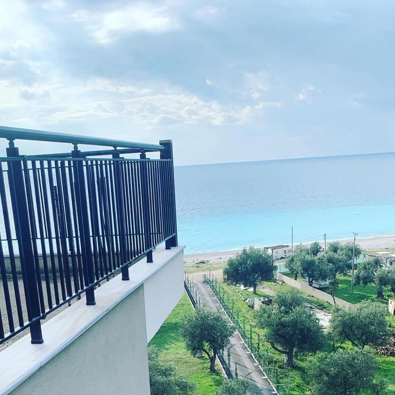Hotel Borshi Bagian luar foto