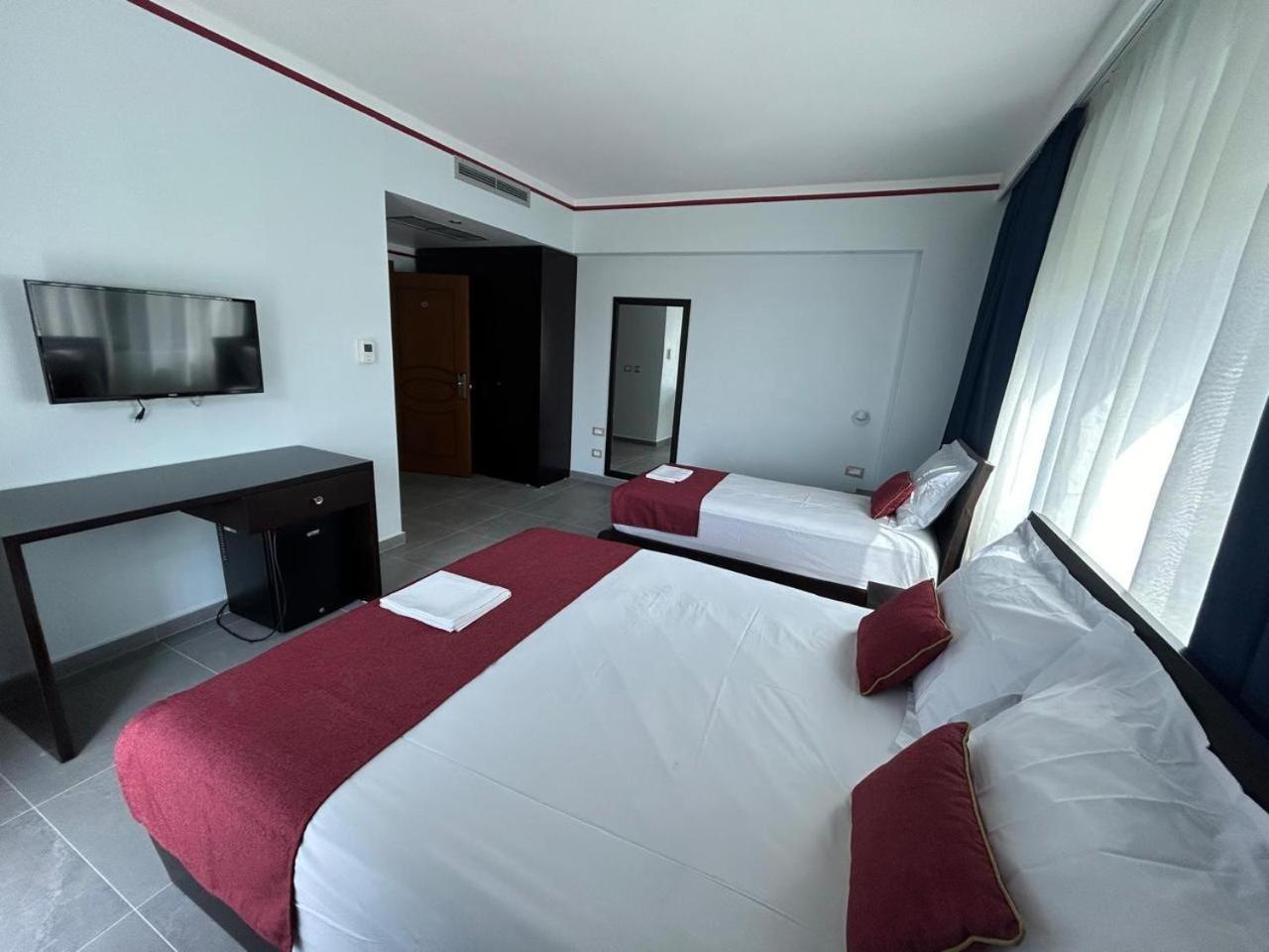 Hotel Borshi Bagian luar foto