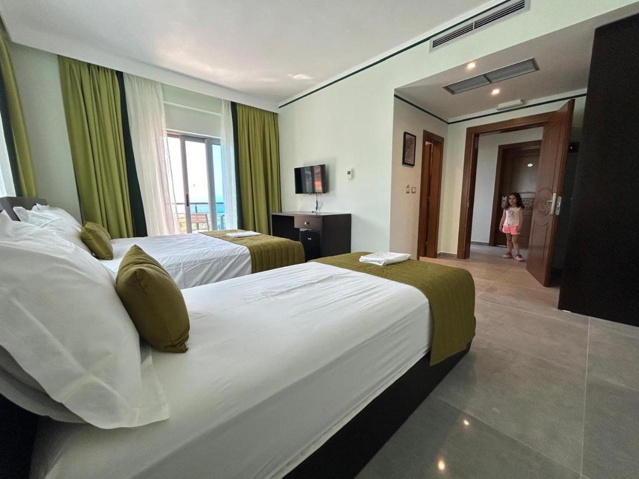 Hotel Borshi Bagian luar foto