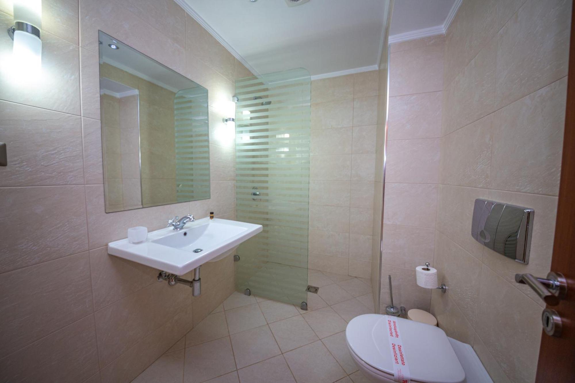 Hotel Borshi Ruang foto