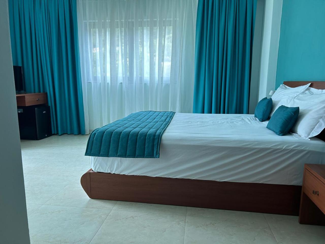 Hotel Borshi Bagian luar foto