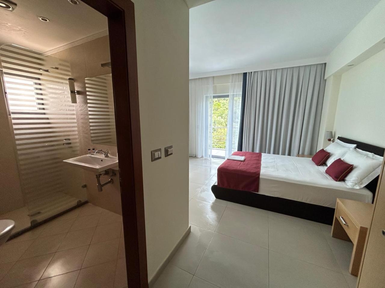 Hotel Borshi Bagian luar foto