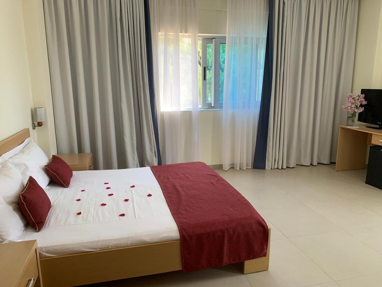 Hotel Borshi Bagian luar foto
